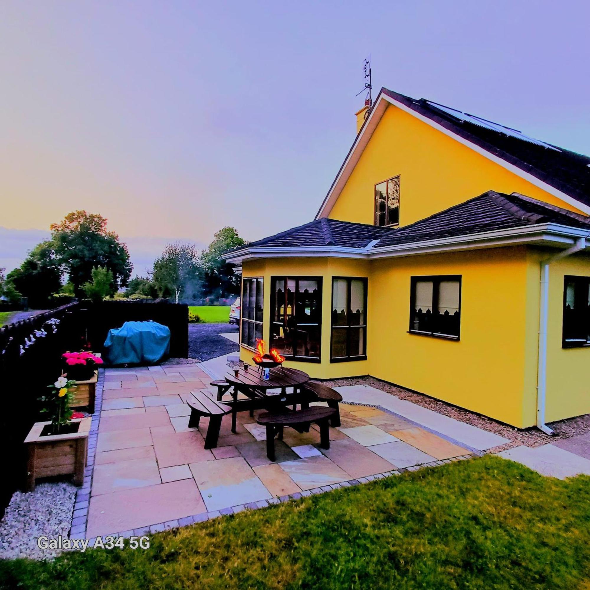 Yellow House Westport Exterior foto